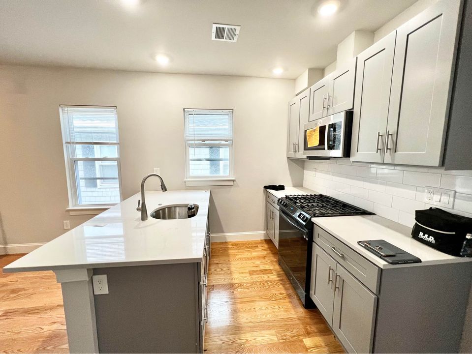 18 Ellis Ave, Medford