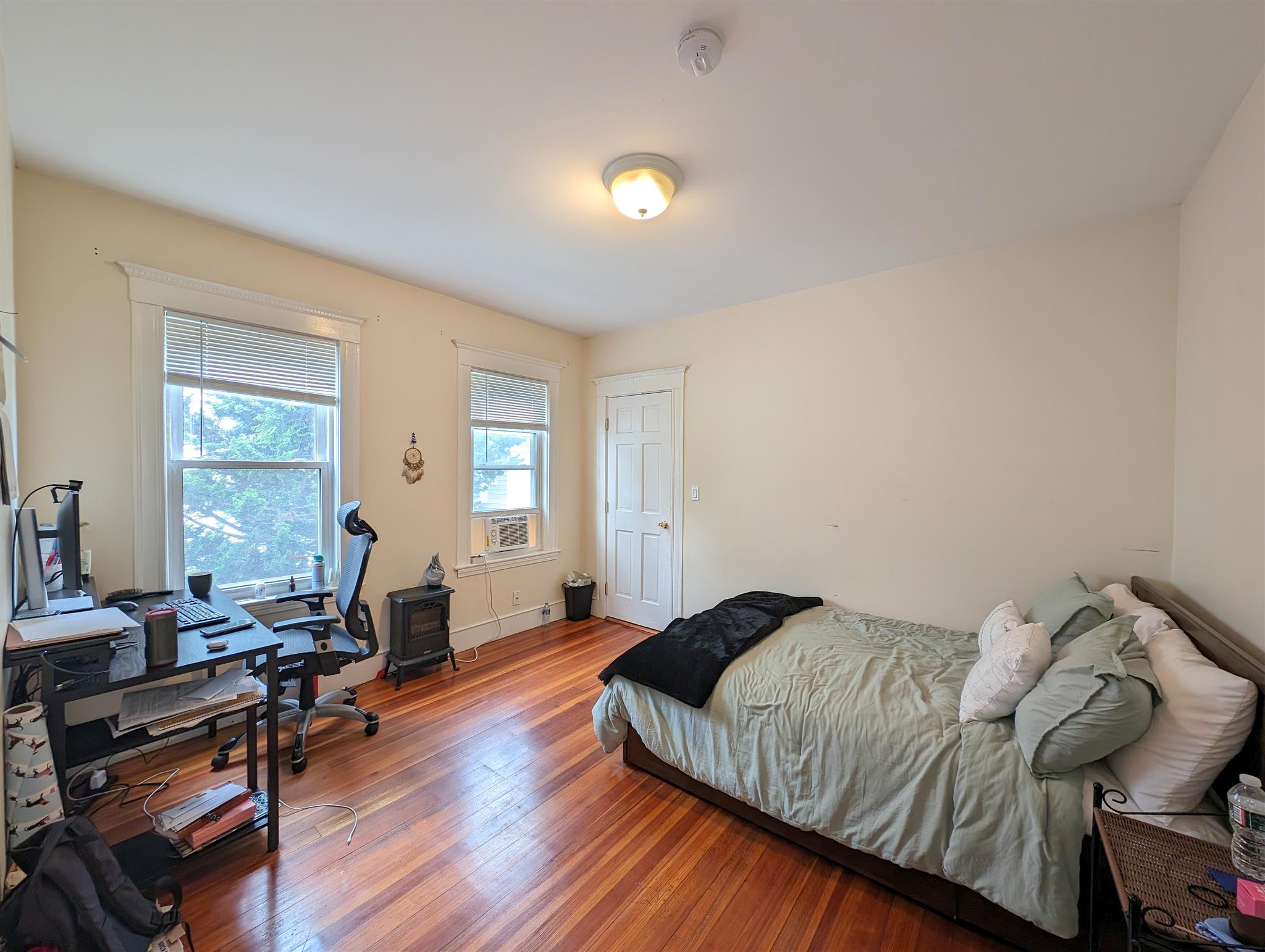 171 College Ave, Tufts