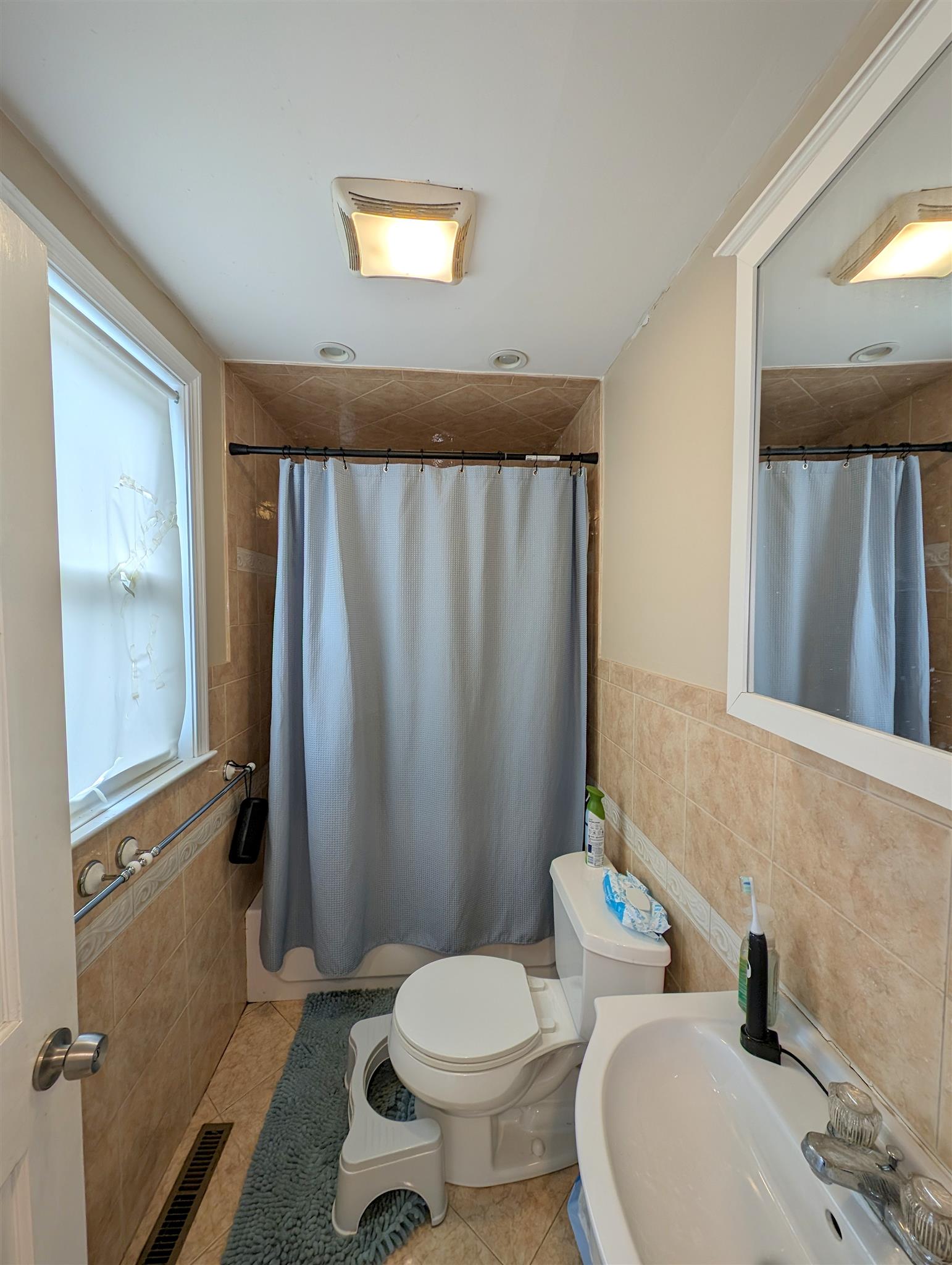 171 College Ave, Tufts