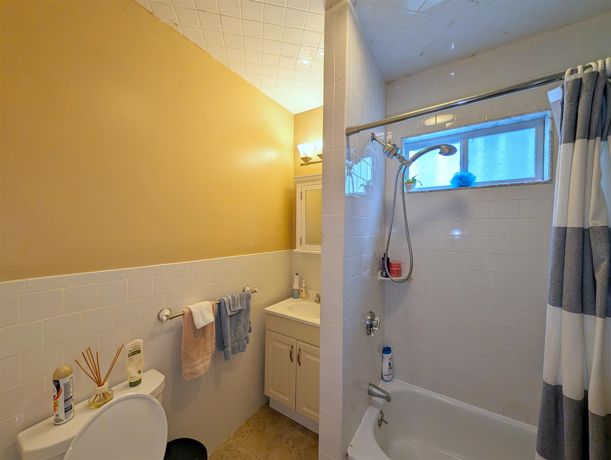 171 College Ave, Tufts