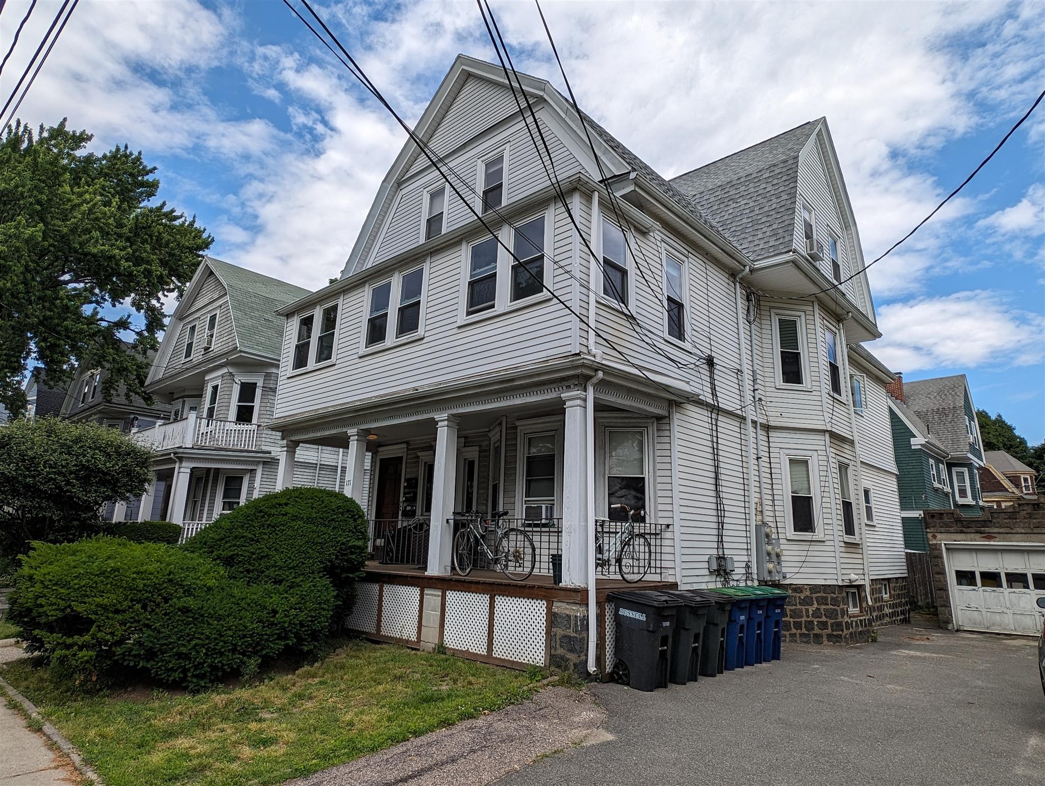 171 College Ave, Tufts