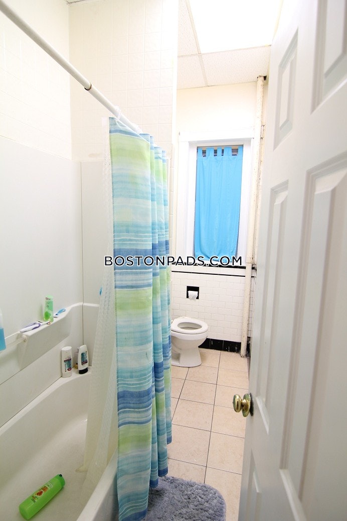 17 Aberdeen St, Fenway