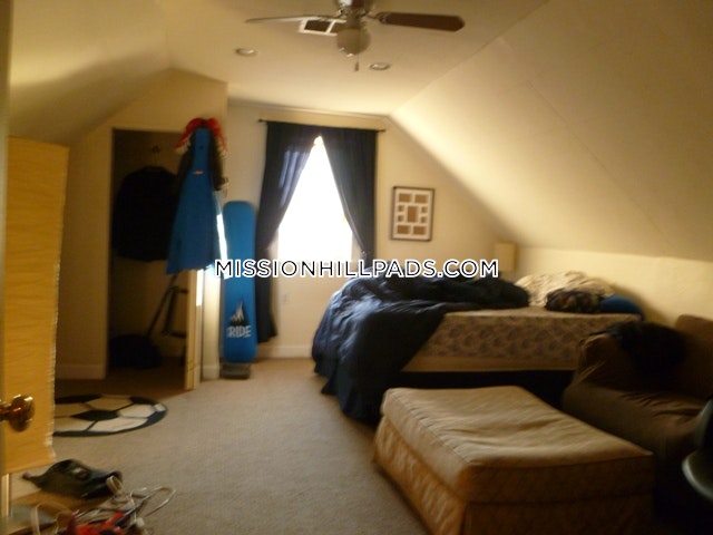 59 Hillside St, Mission Hill