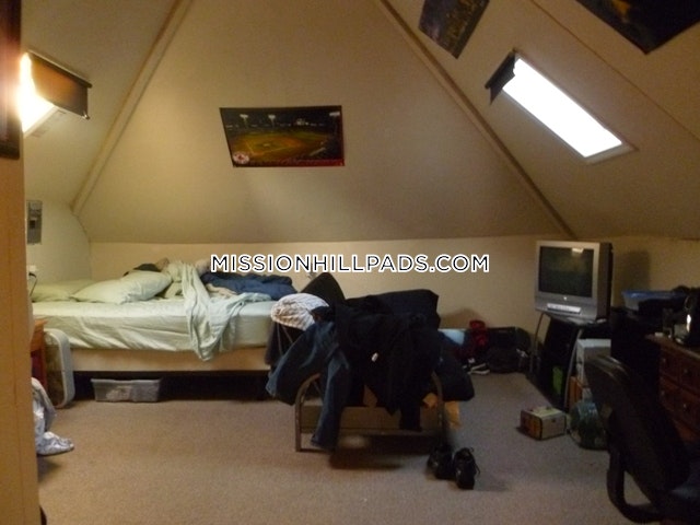 59 Hillside St, Mission Hill