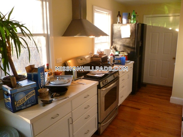 152 Parker Hill Ave, Mission Hill