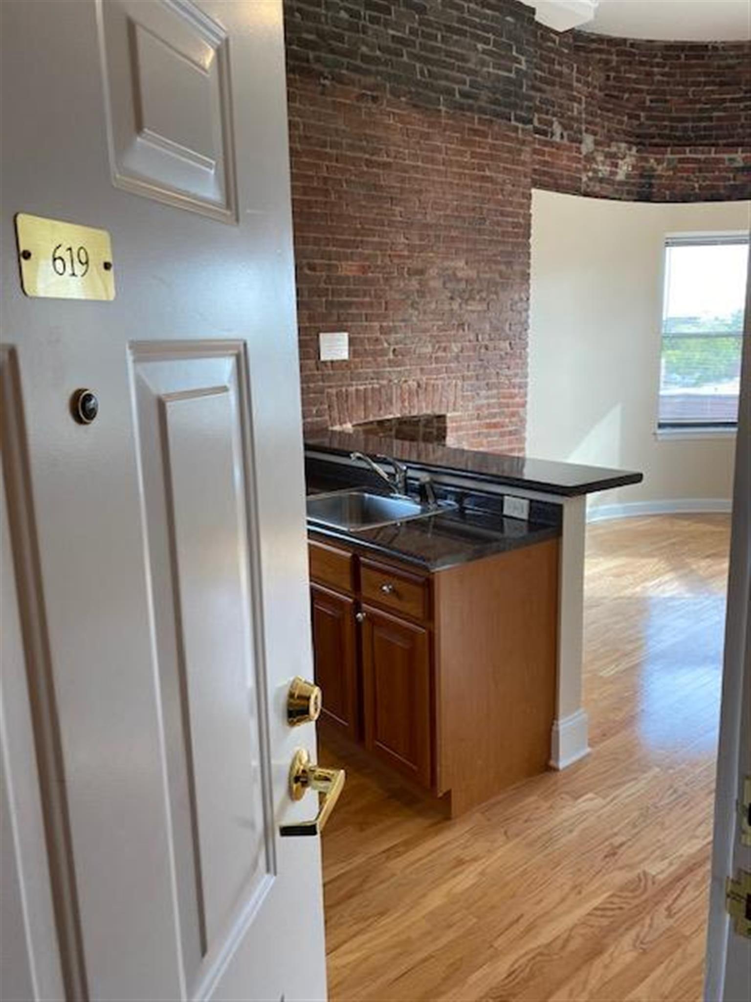 888 Massachusetts Ave, Riverside