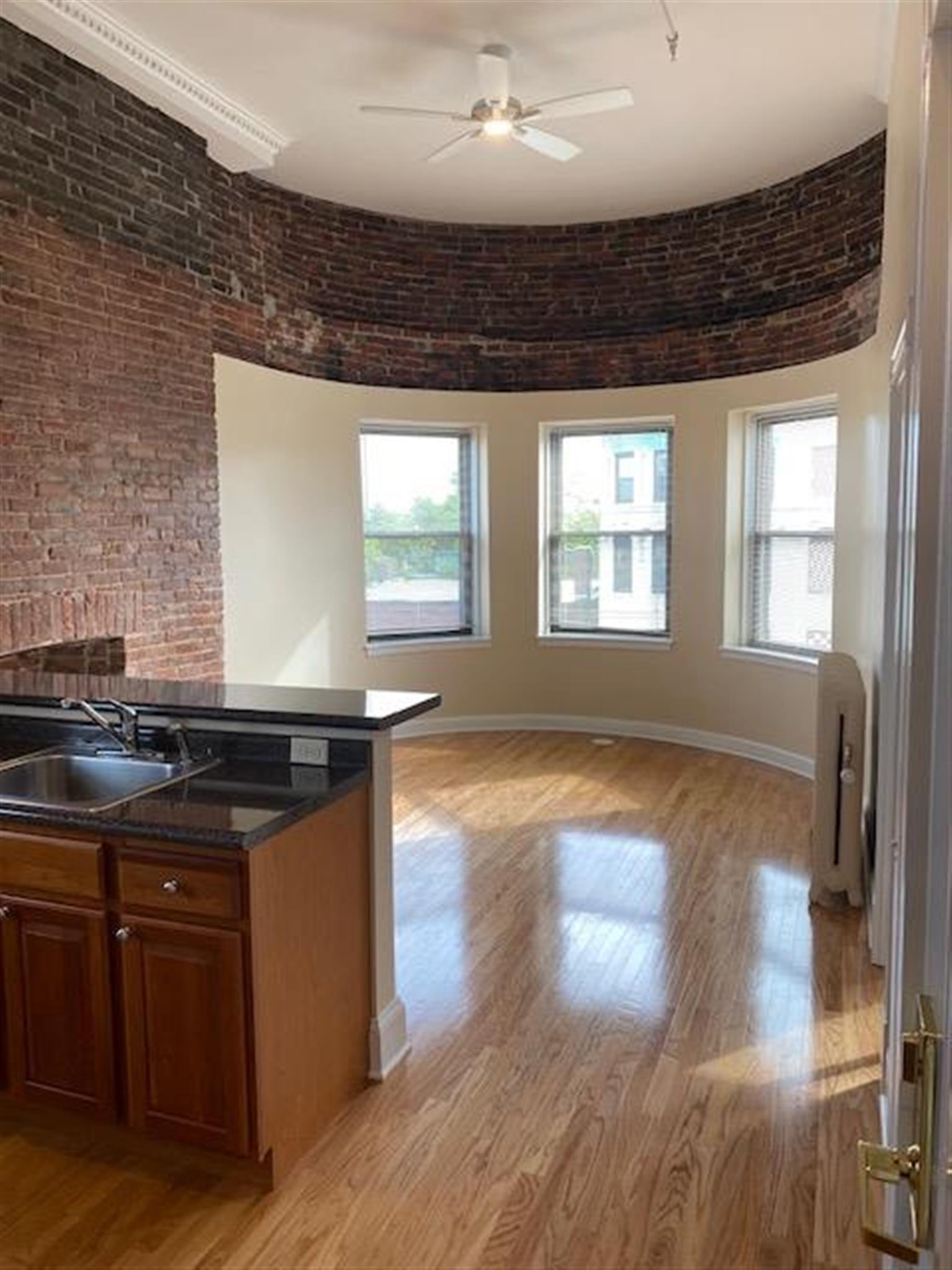 888 Massachusetts Ave, Riverside