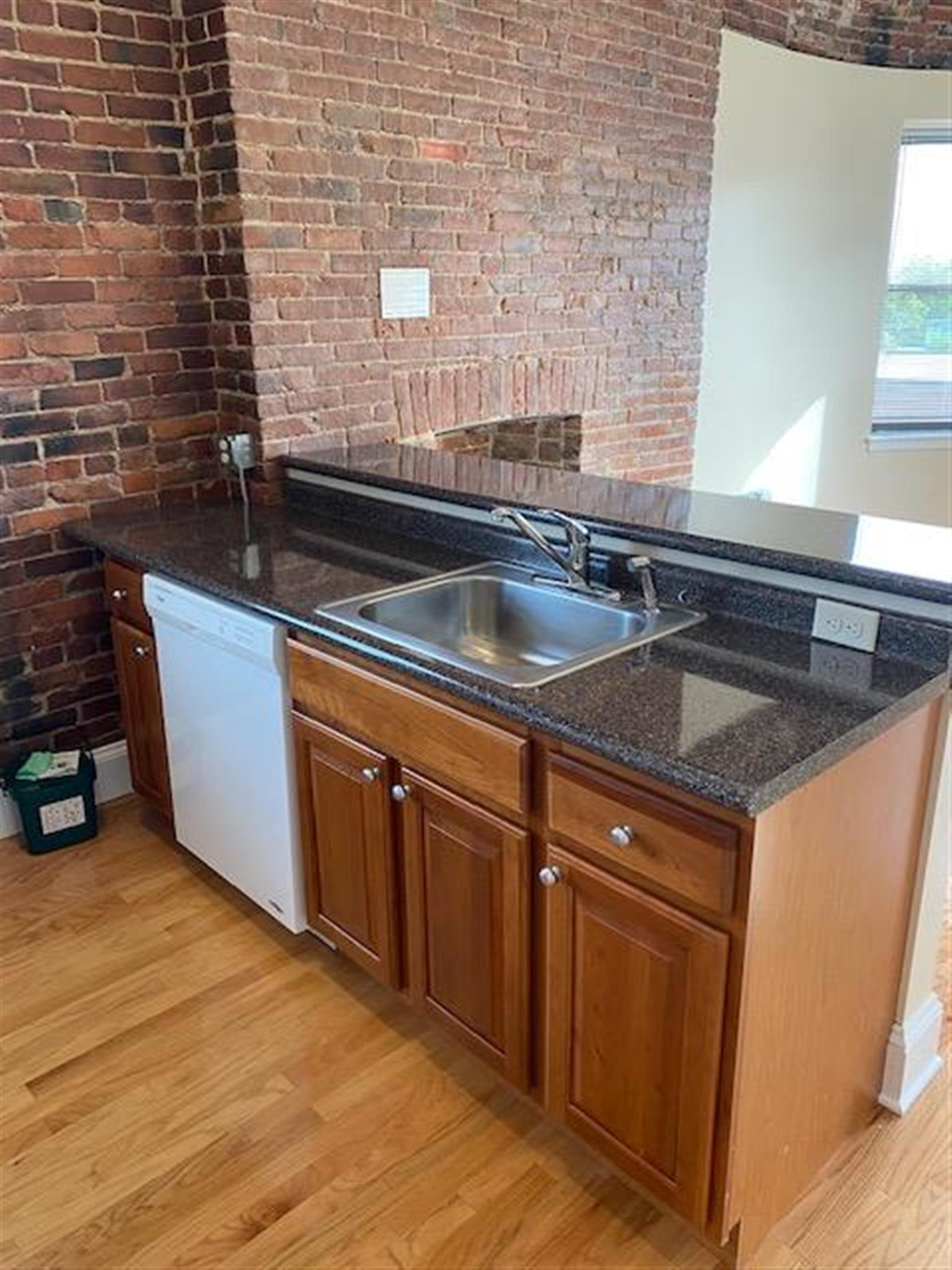 888 Massachusetts Ave, Riverside