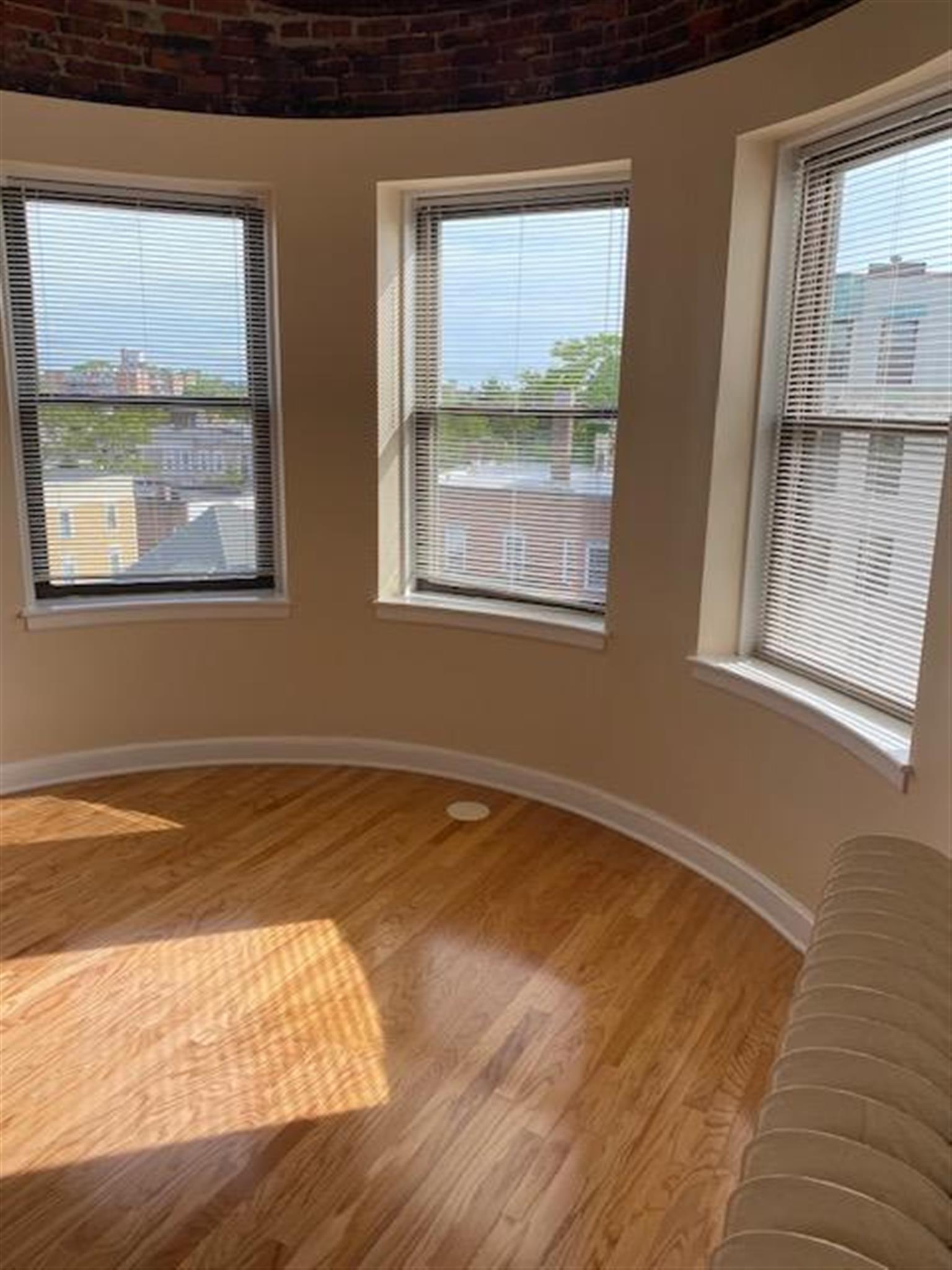 888 Massachusetts Ave, Riverside