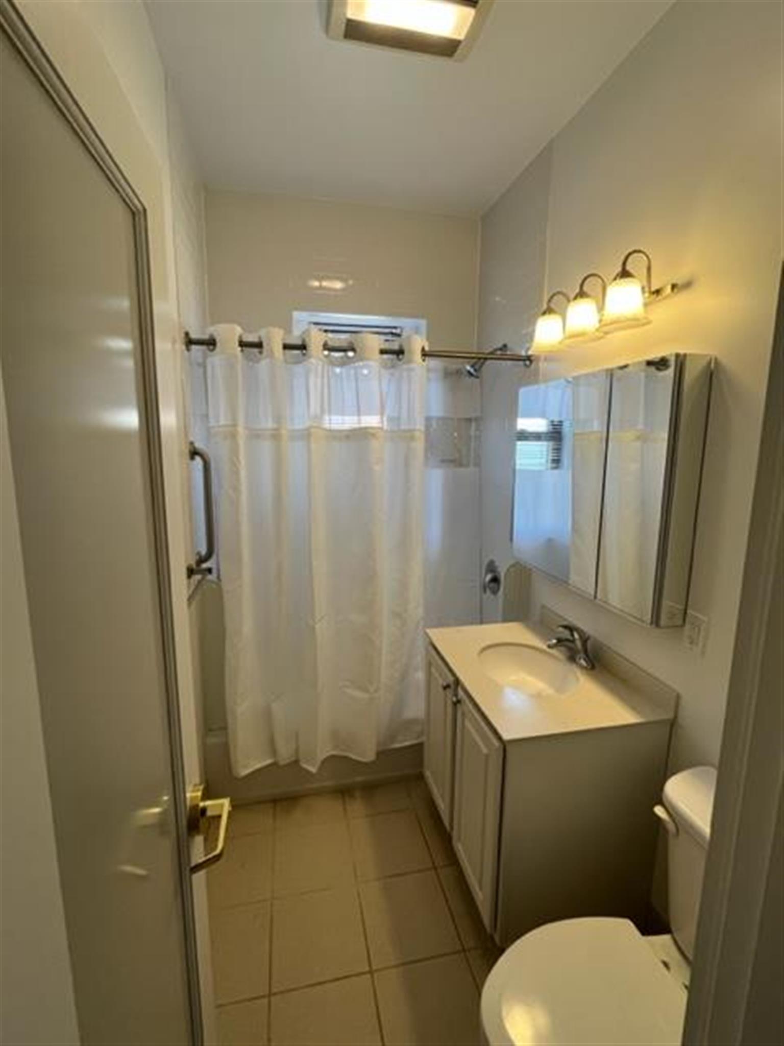 888 Massachusetts Ave, Riverside