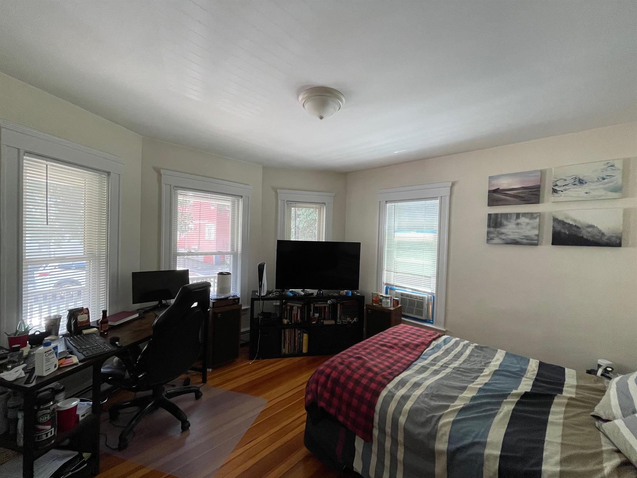 24 Simpson Ave, Tufts