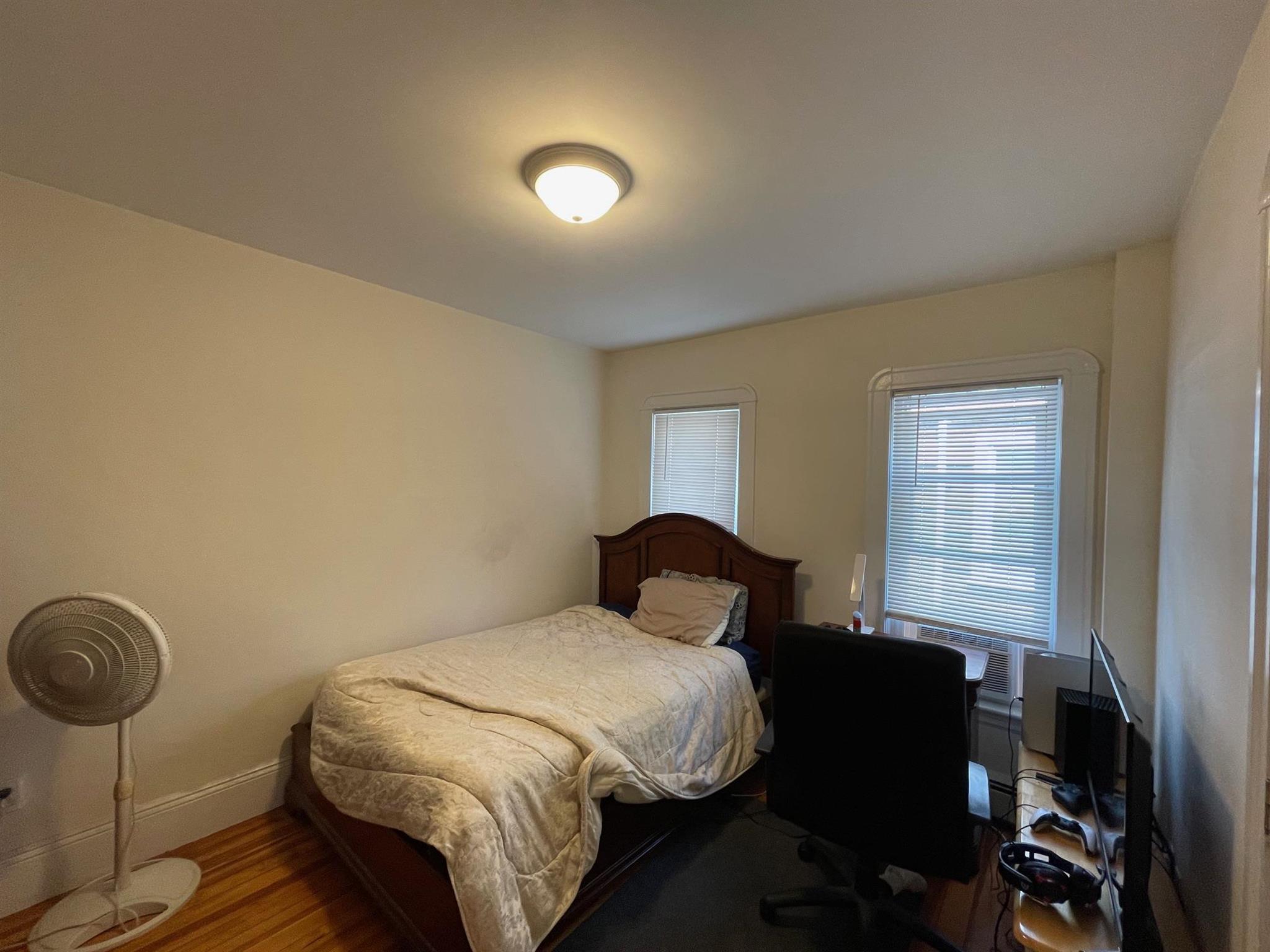 24 Simpson Ave, Tufts