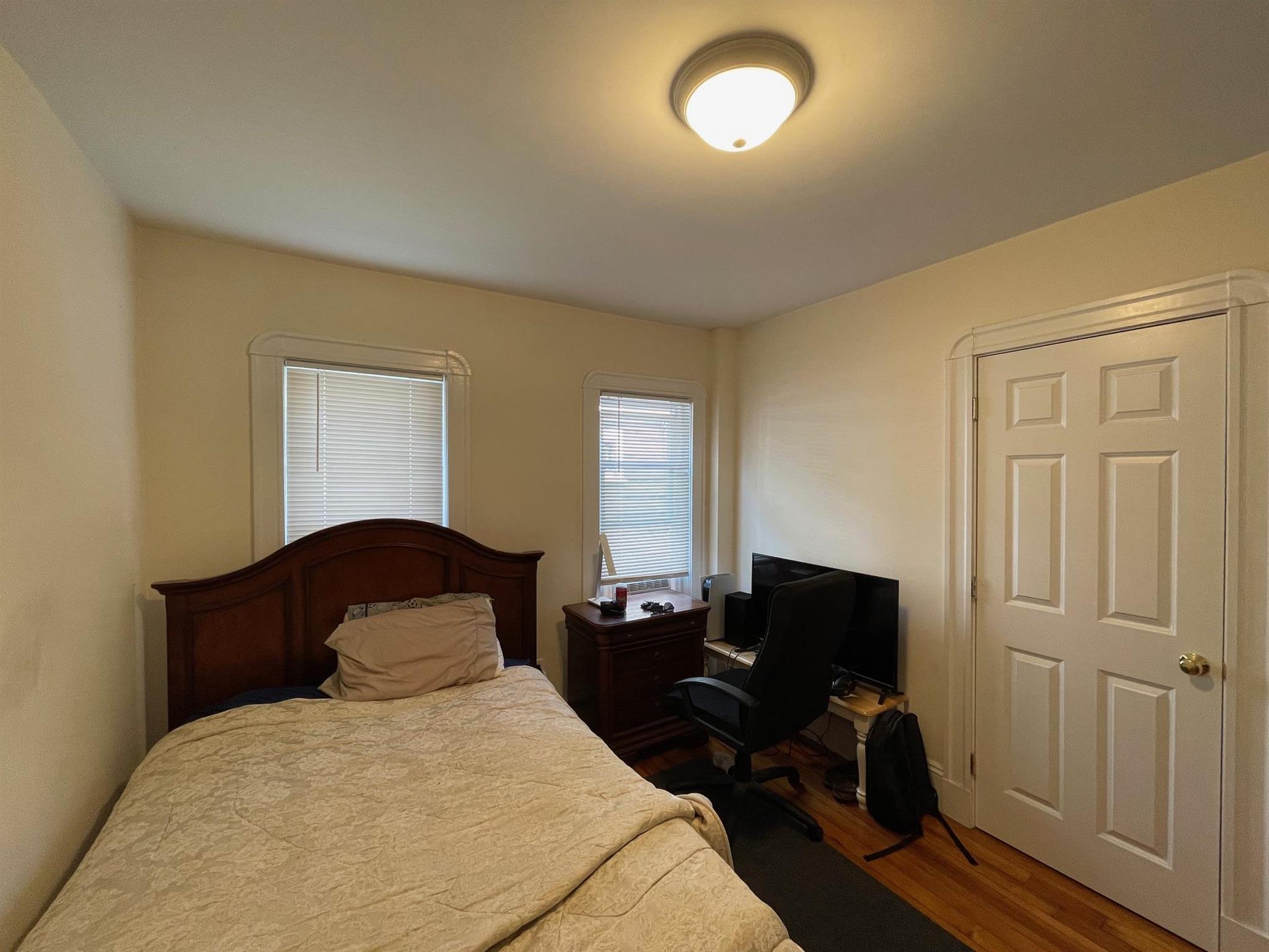 24 Simpson Ave, Tufts