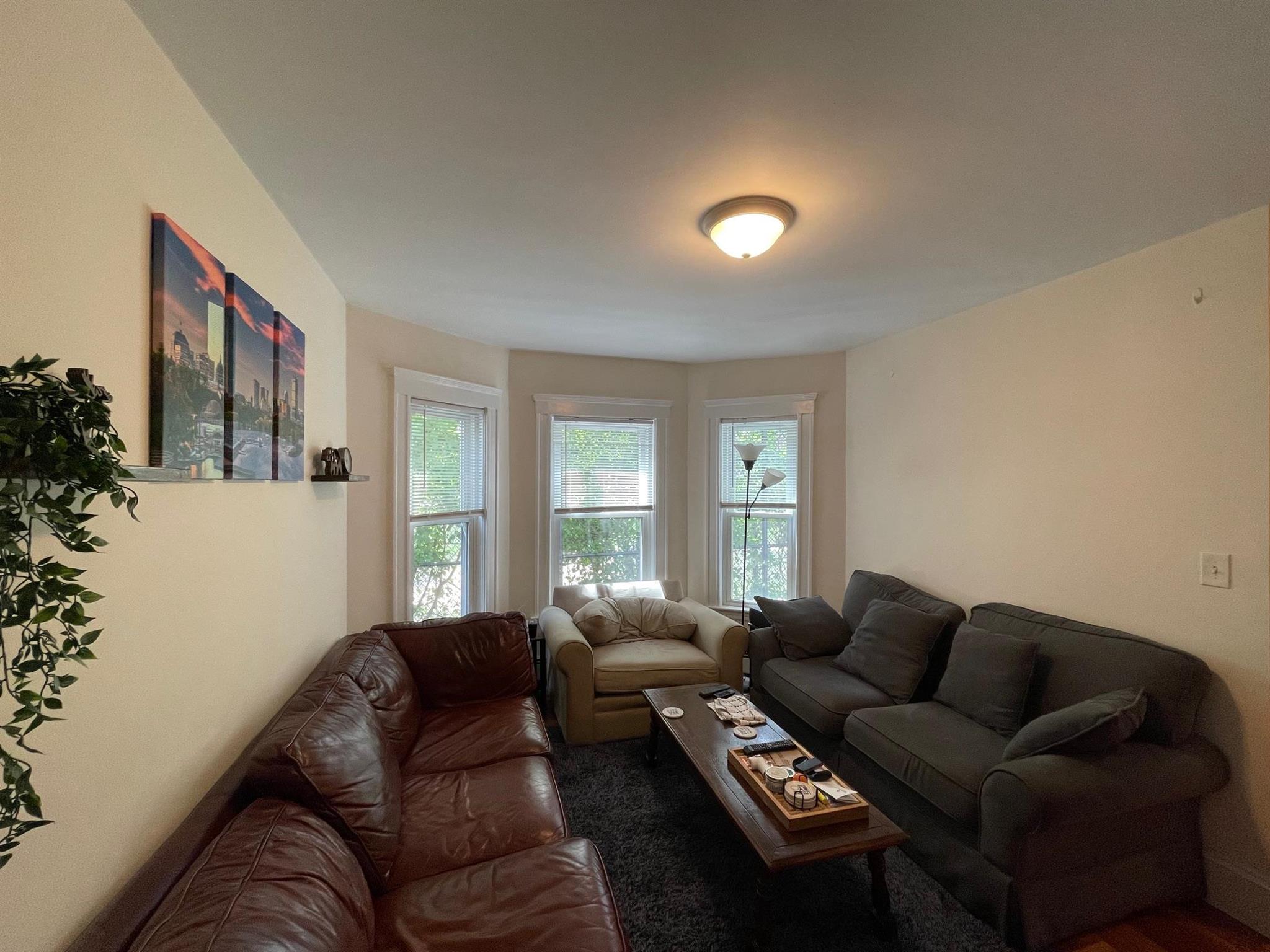 24 Simpson Ave, Tufts