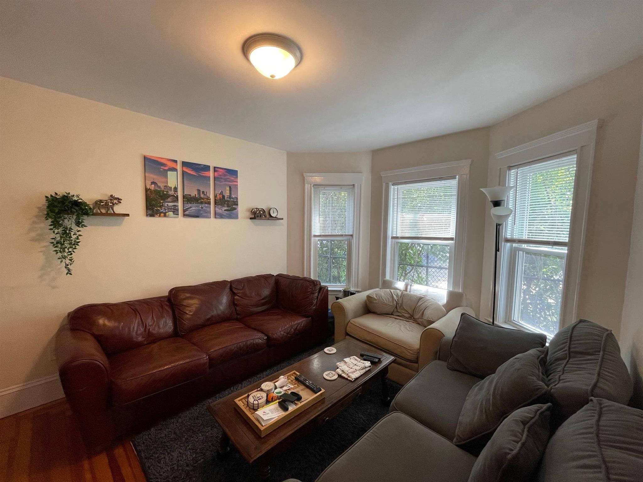 24 Simpson Ave, Tufts