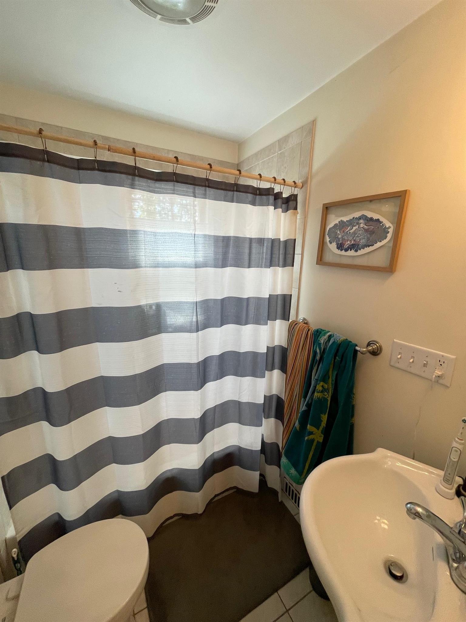 24 Simpson Ave, Tufts