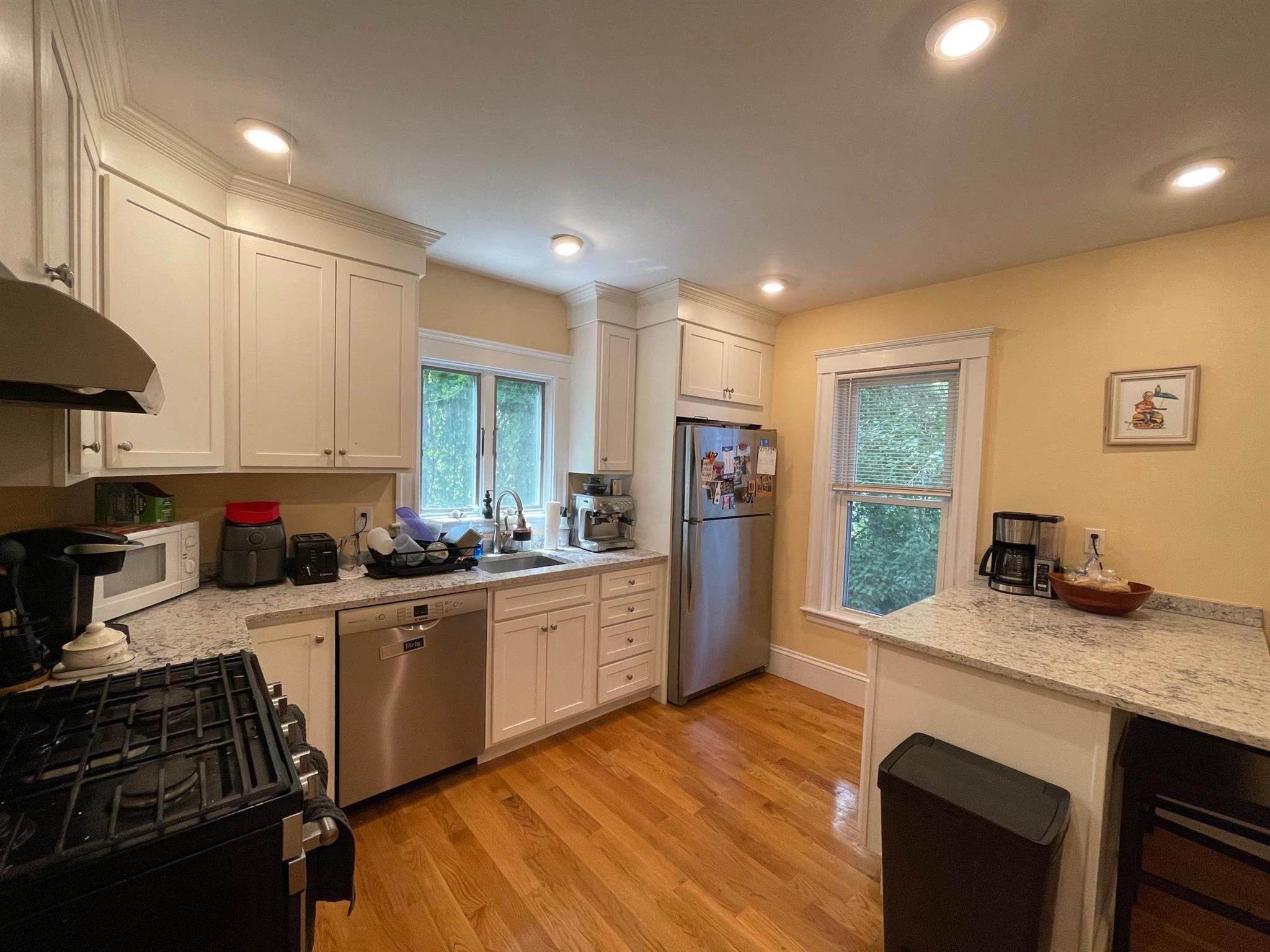 24 Simpson Ave, Tufts