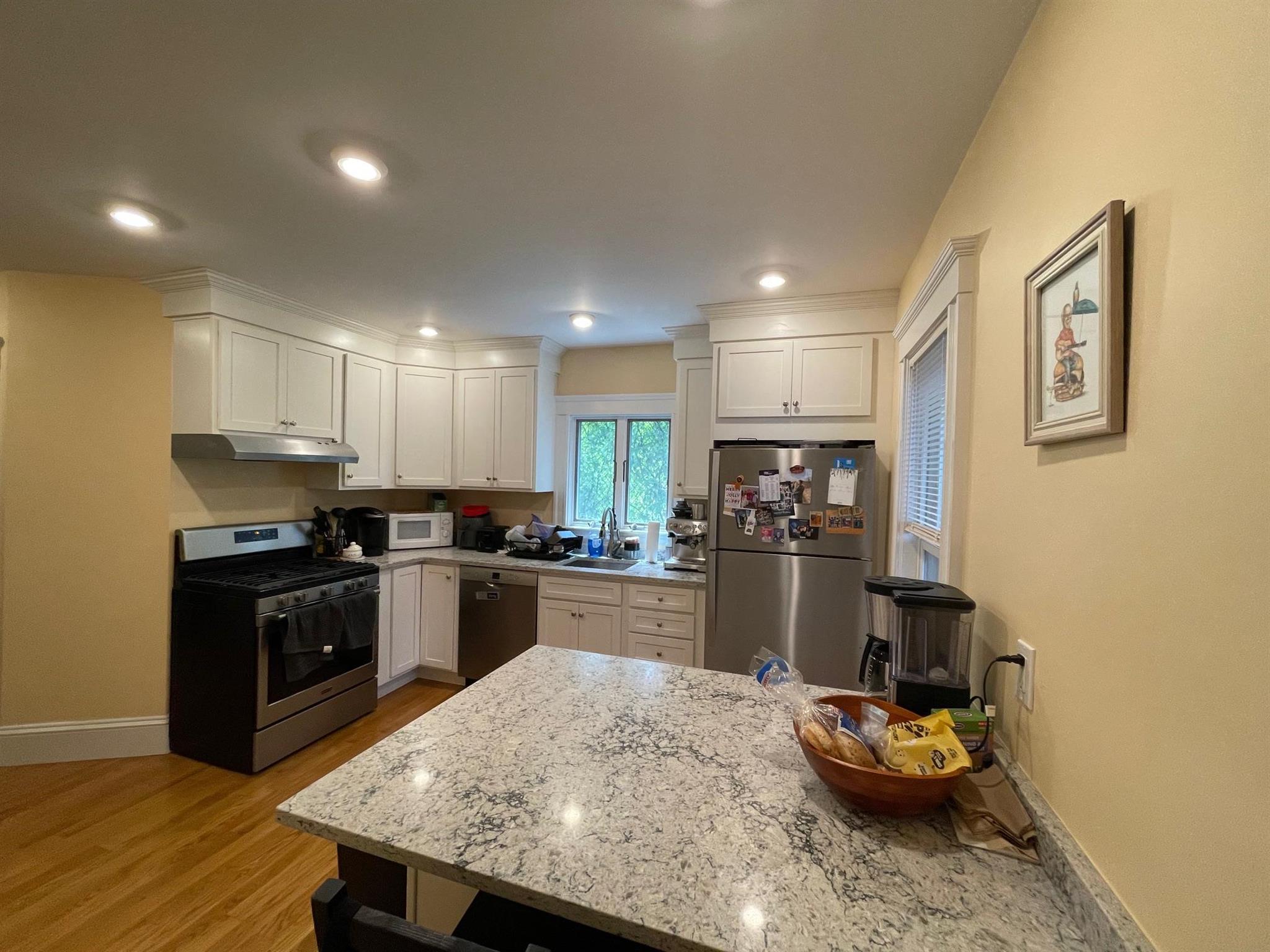 24 Simpson Ave, Tufts