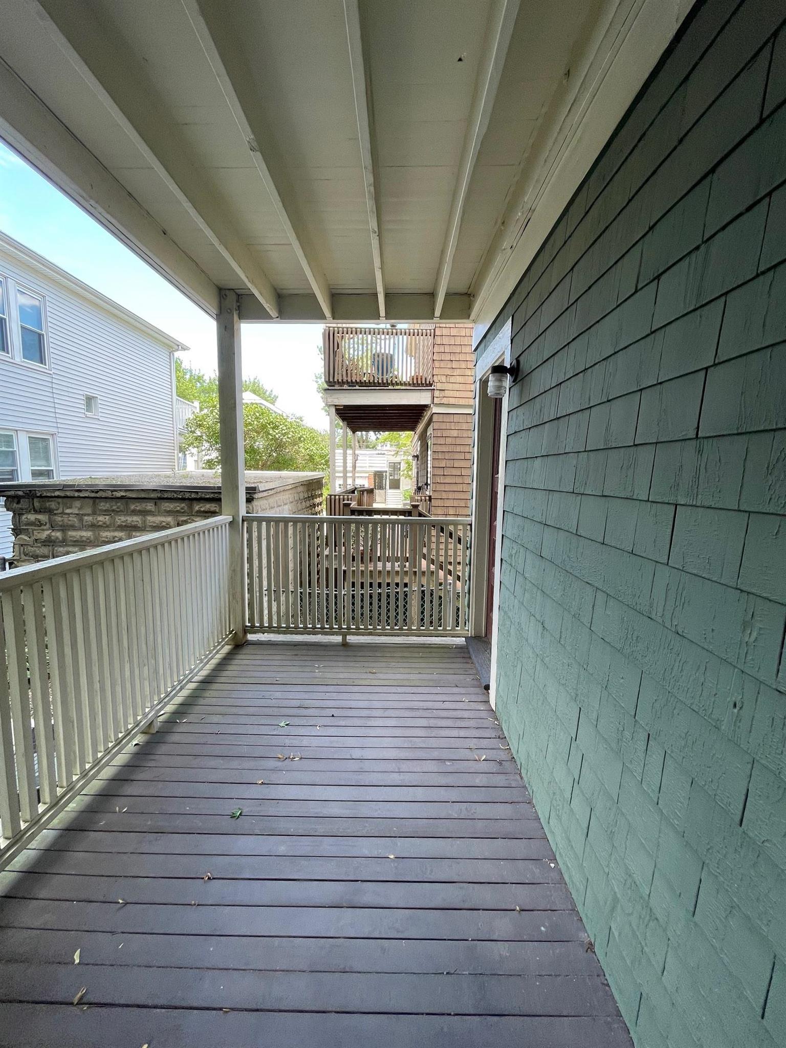 24 Simpson Ave, Tufts