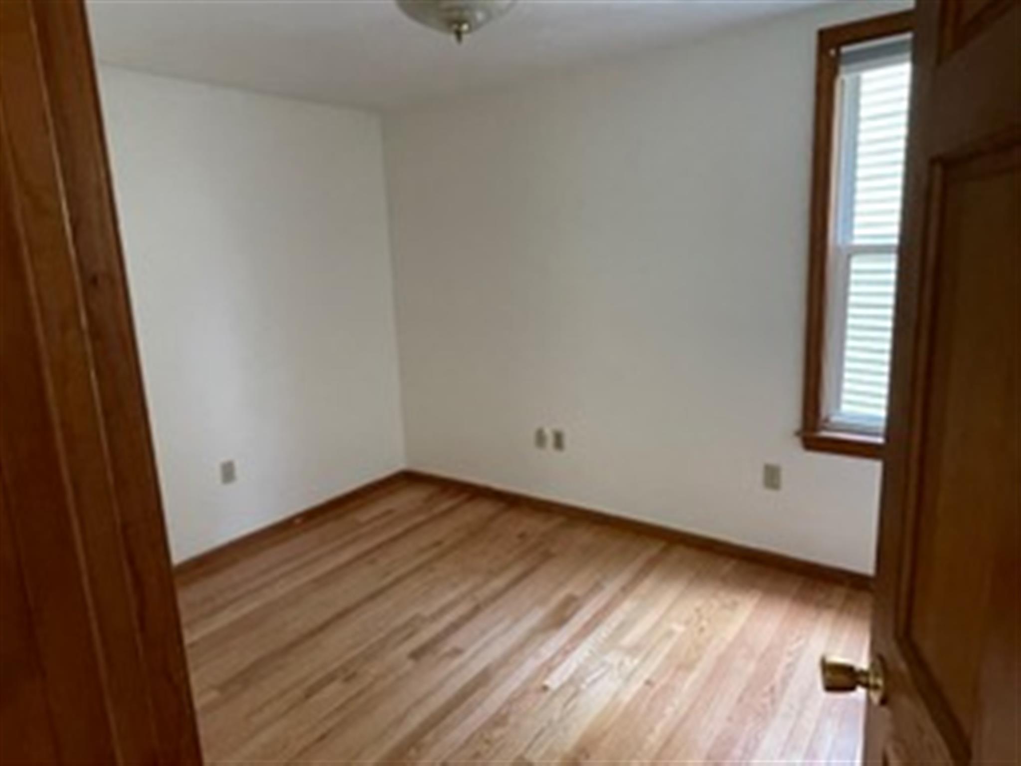 13 Dickinson St, Ward Two