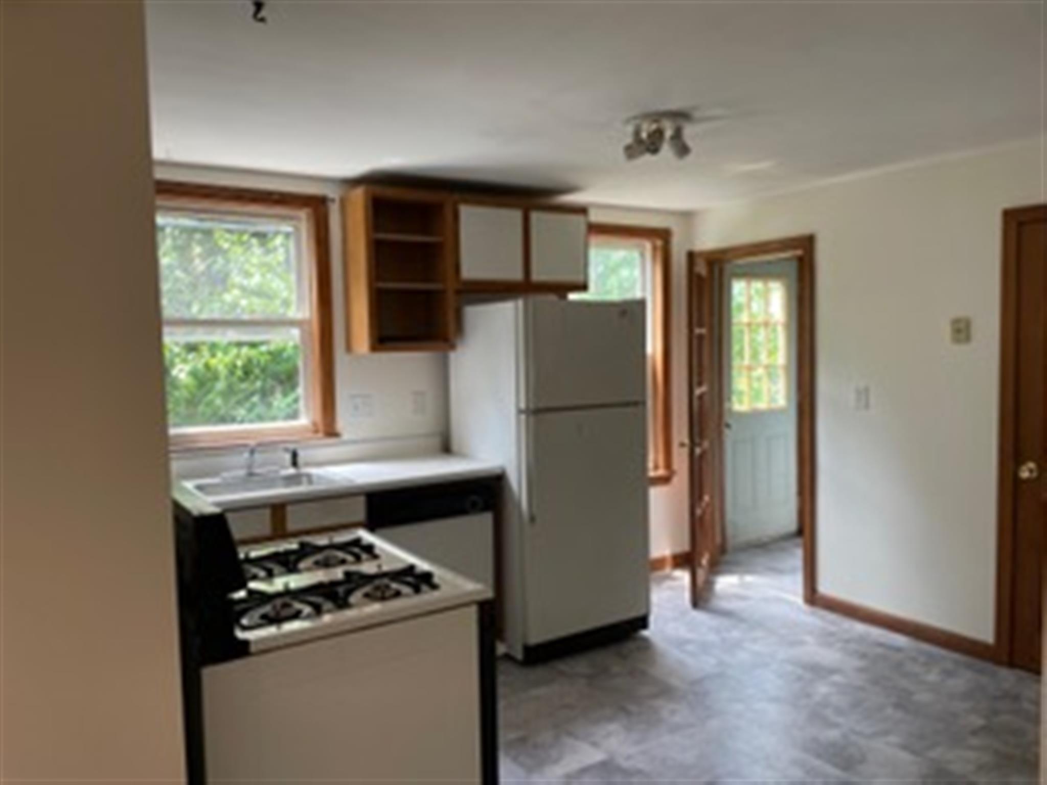 13 Dickinson St, Ward Two