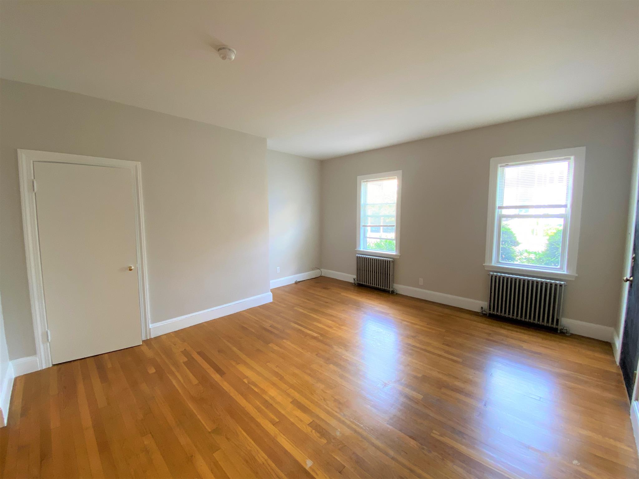 898 Massachusetts Ave, Riverside