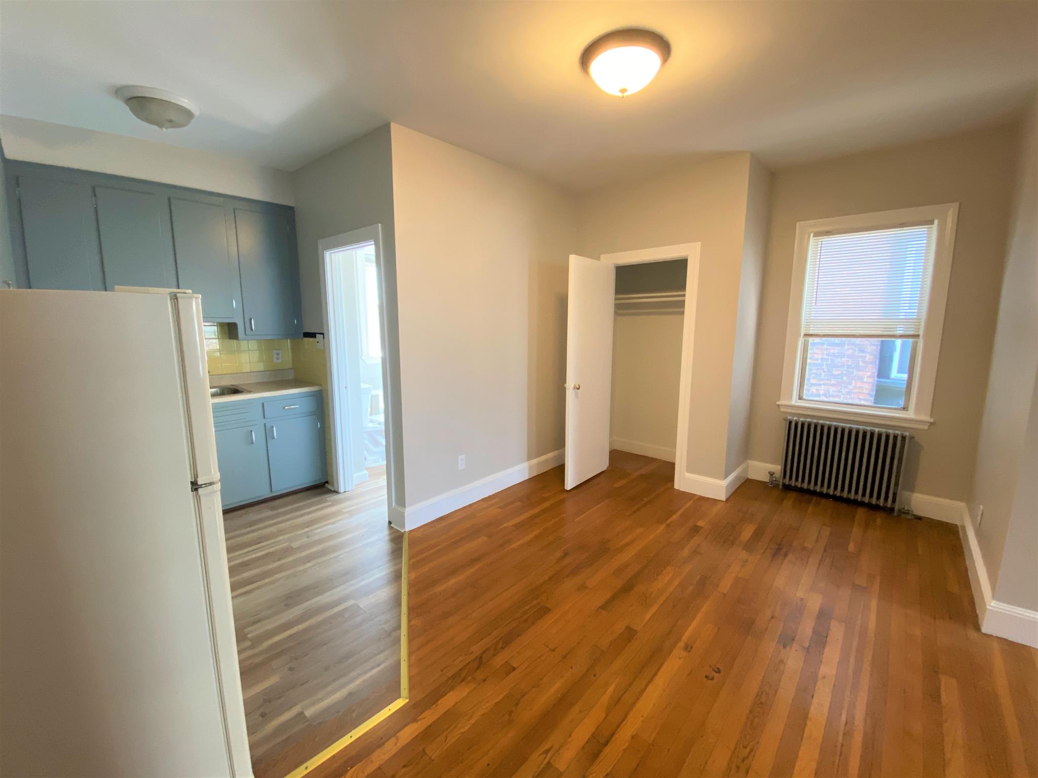 898 Massachusetts Ave, Riverside