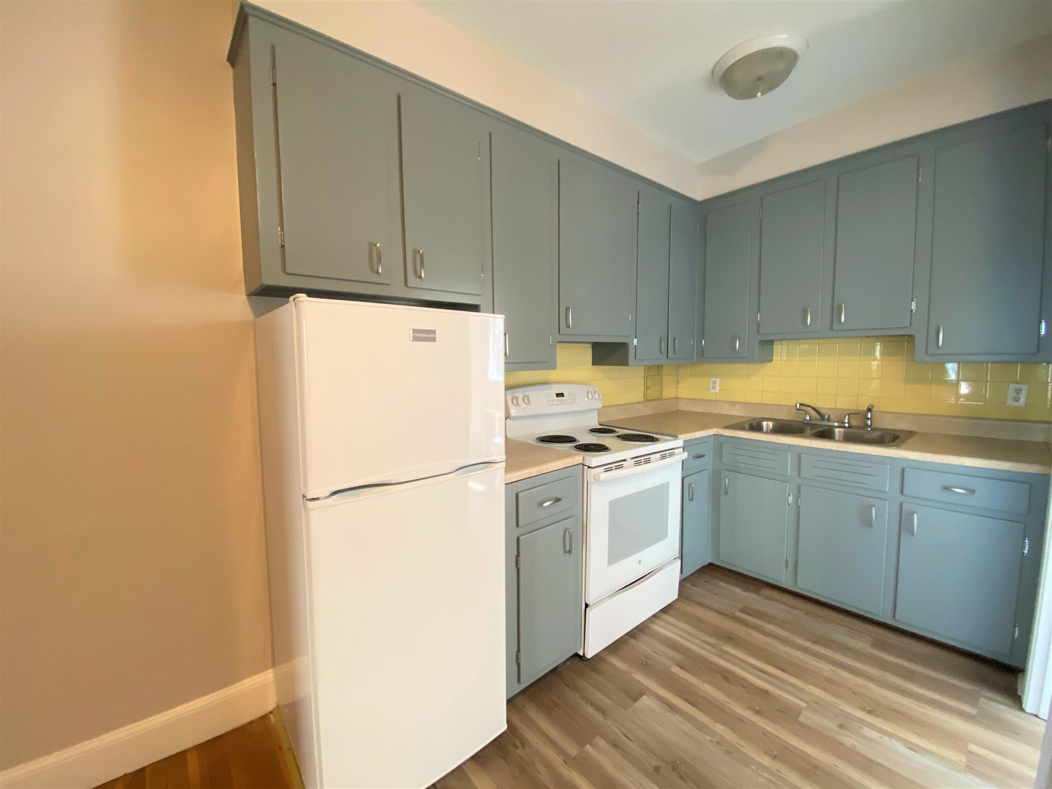 898 Massachusetts Ave, Riverside