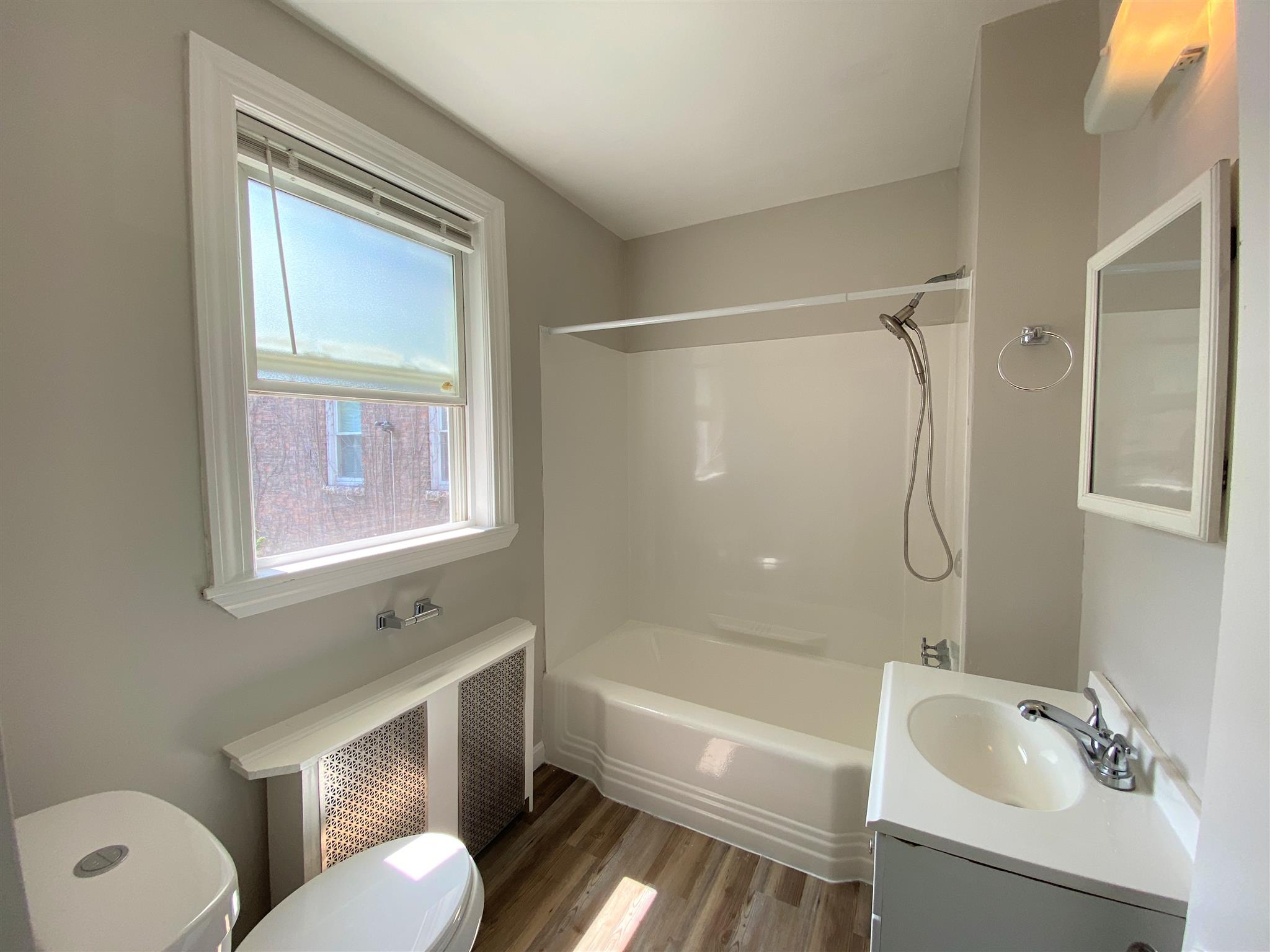 898 Massachusetts Ave, Riverside