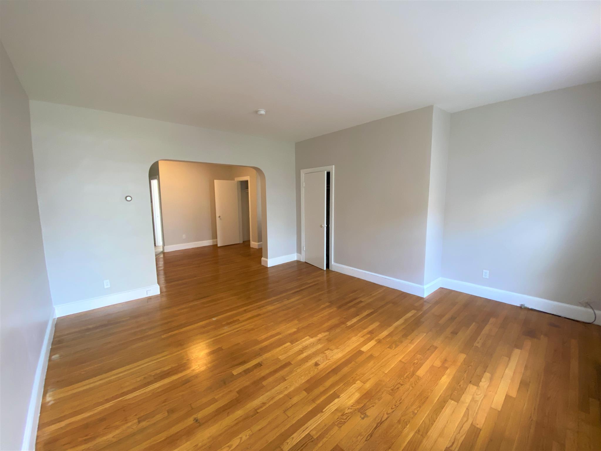 898 Massachusetts Ave, Riverside