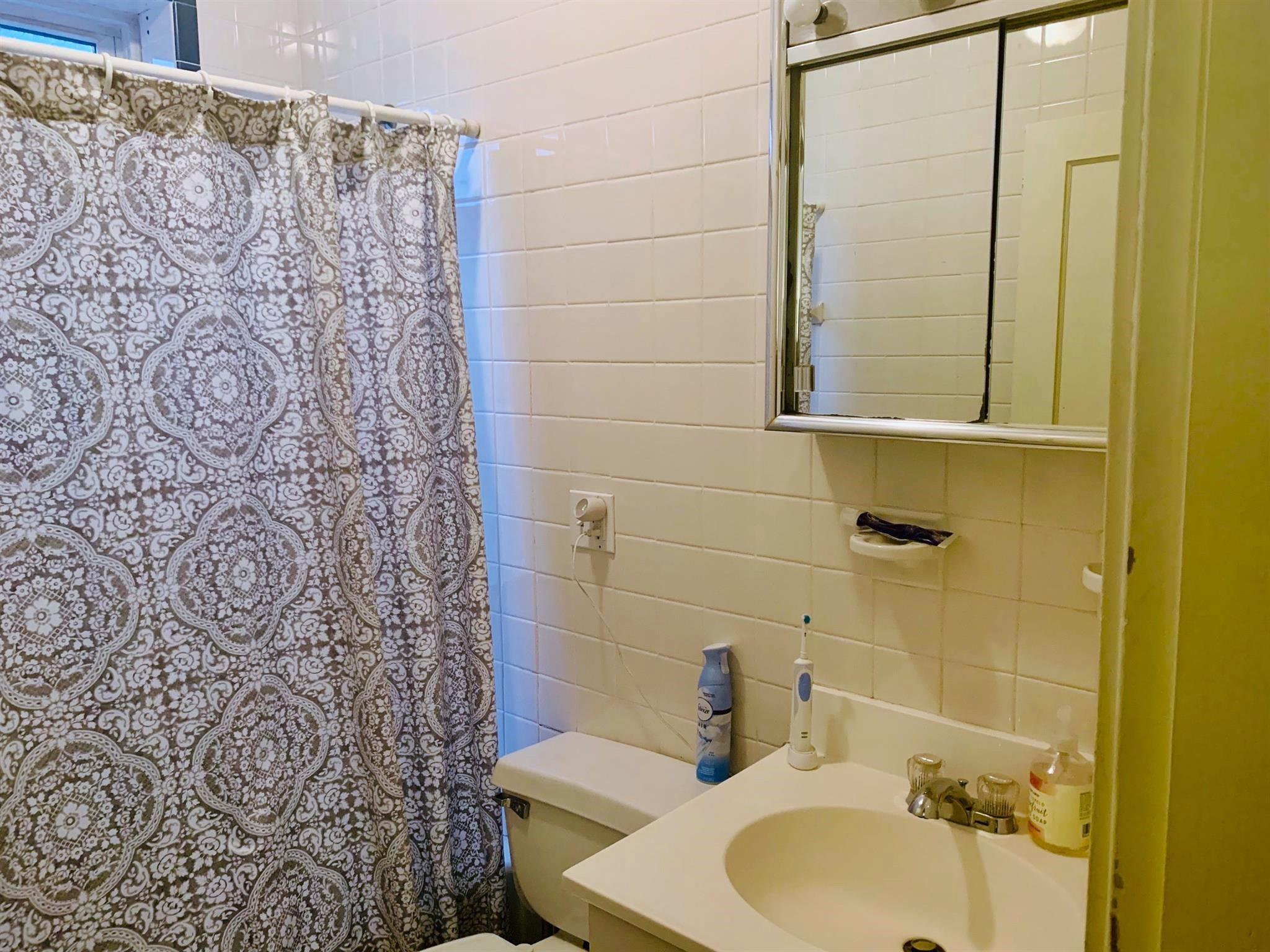 36 College Ave, Tufts