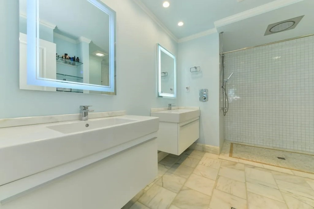 214 Beacon St, Back Bay