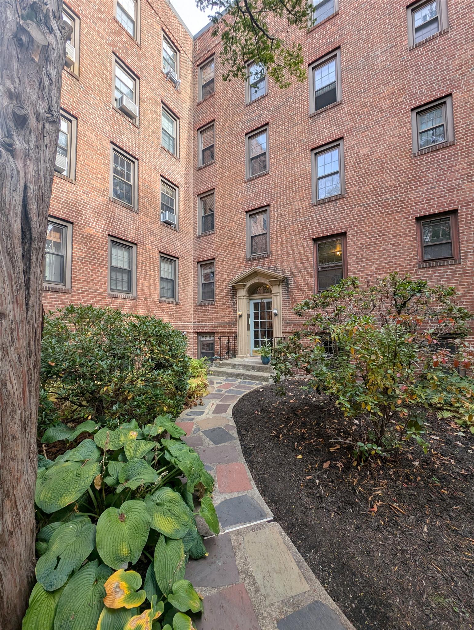 12 Ware St, Mid-Cambridge