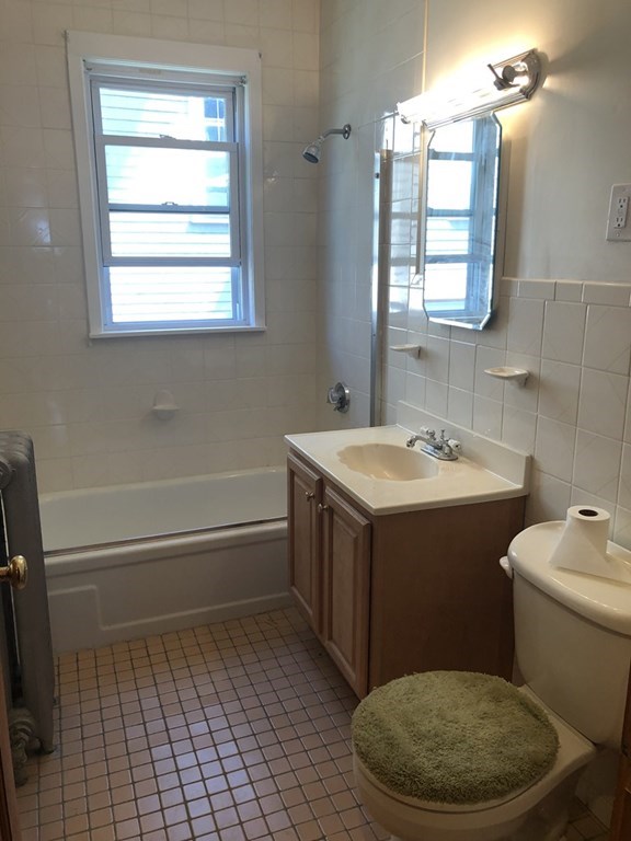 35 Iffley Rd, Jamaica Plain