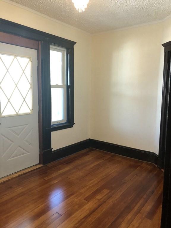 35 Iffley Rd, Jamaica Plain