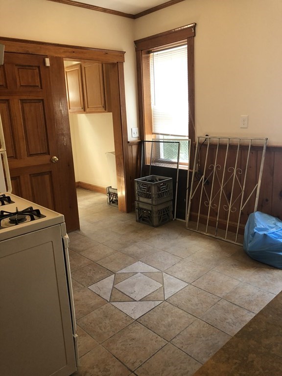 35 Iffley Rd, Jamaica Plain