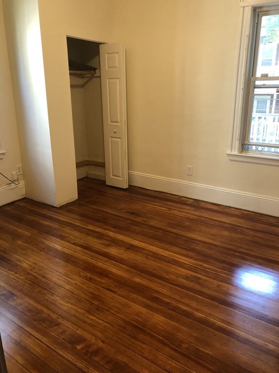 35 Iffley Rd, Jamaica Plain