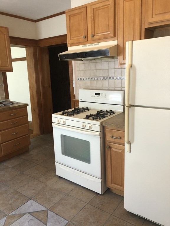 35 Iffley Rd, Jamaica Plain