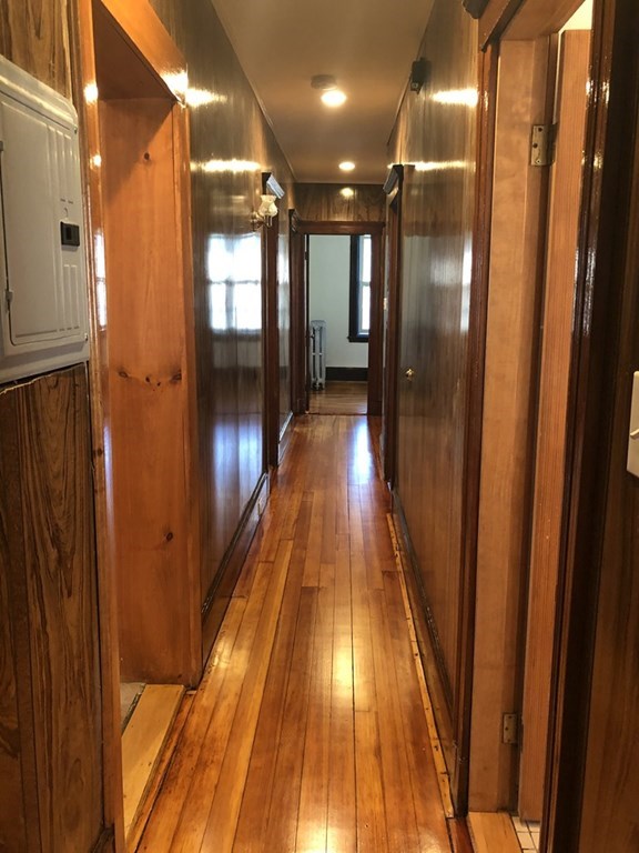 35 Iffley Rd, Jamaica Plain