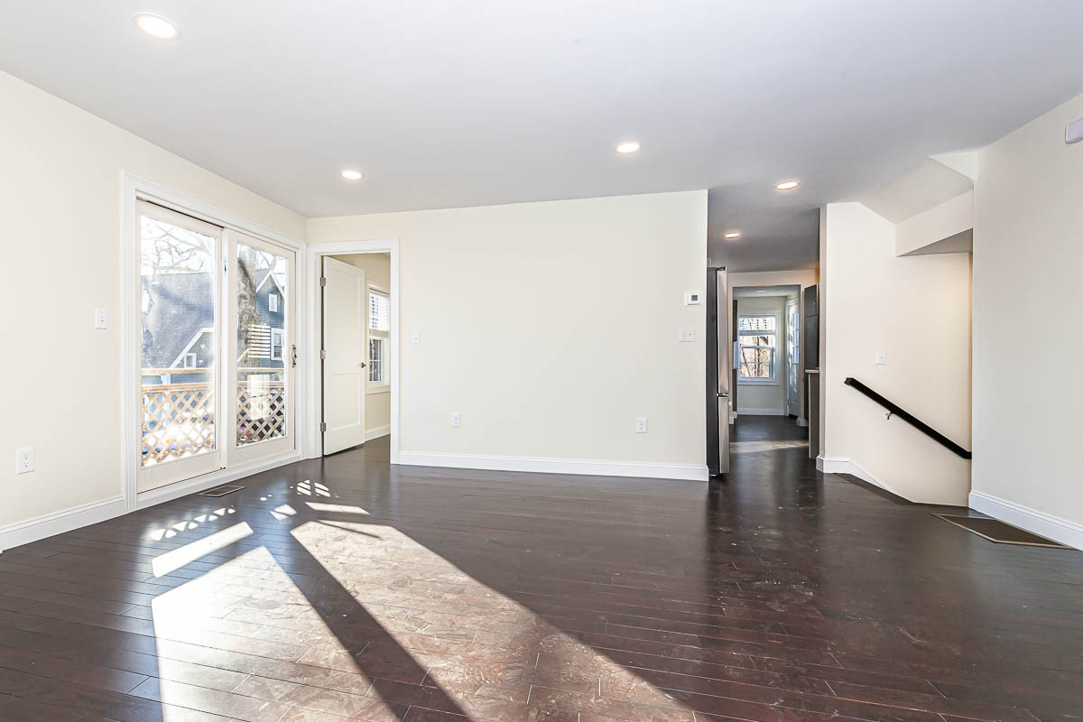 48 Caldwell Rd, West End