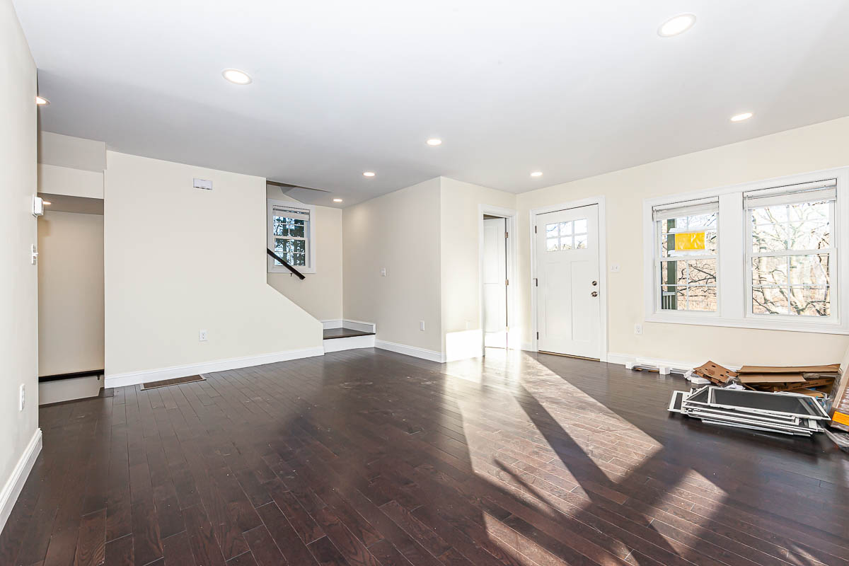 48 Caldwell Rd, West End