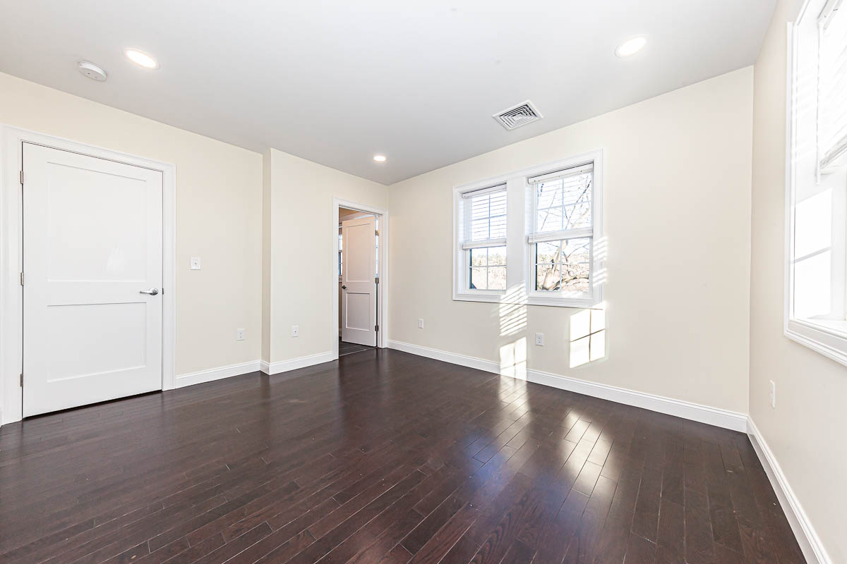 48 Caldwell Rd, West End