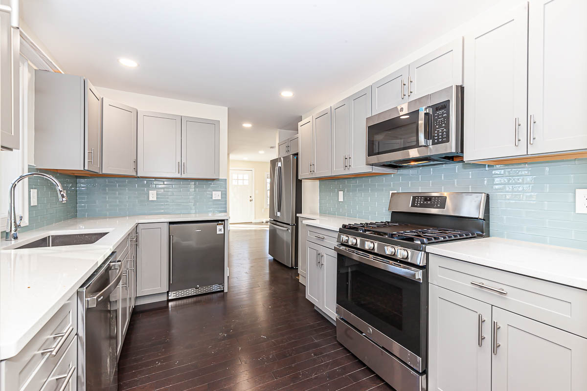 48 Caldwell Rd, West End