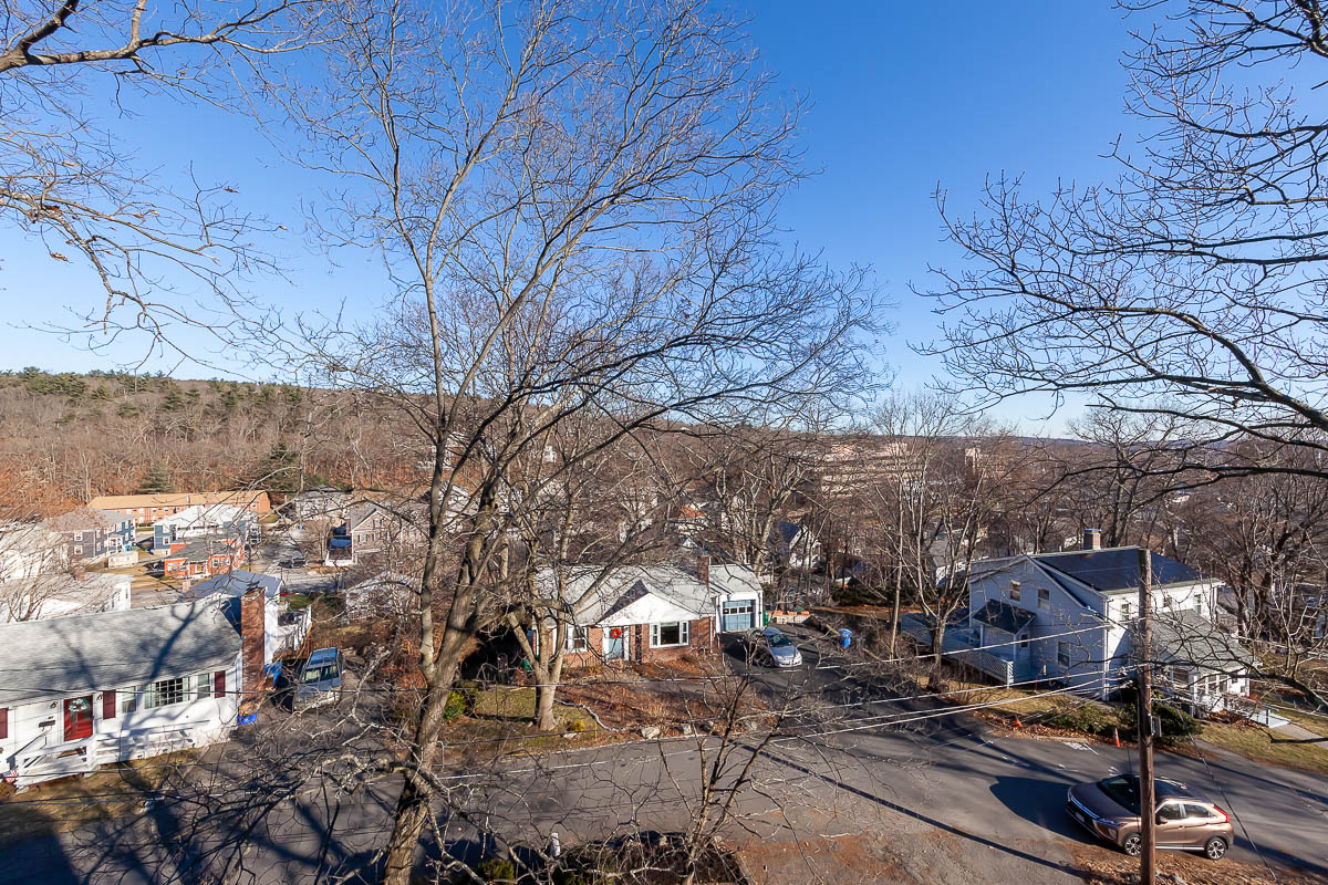 48 Caldwell Rd, West End