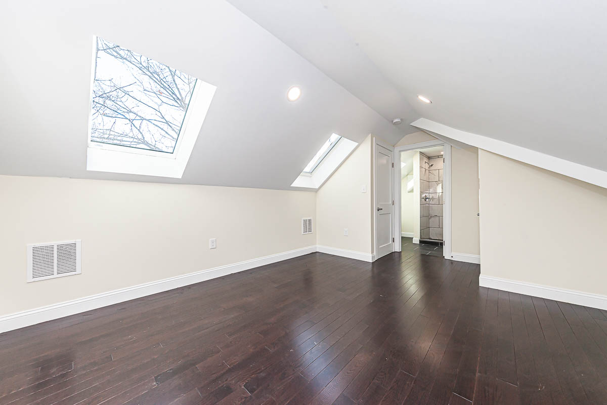 48 Caldwell Rd, West End