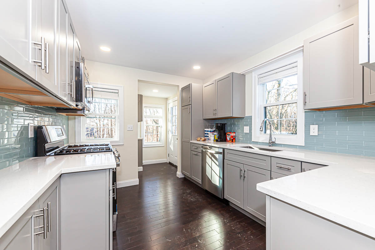 48 Caldwell Rd, West End