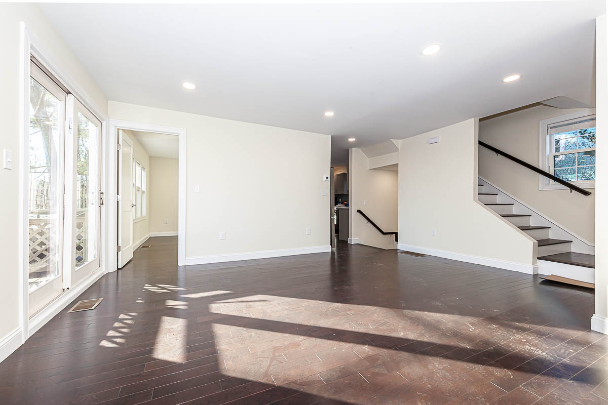 48 Caldwell Rd, West End