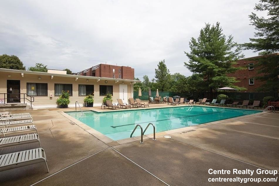 50 Broadlawn Park, Chestnut Hill