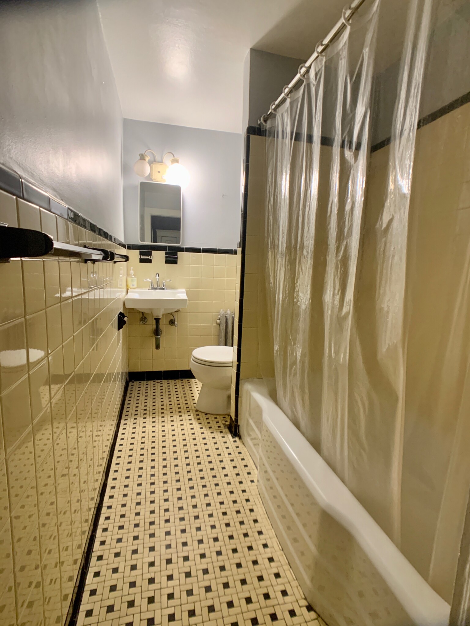 1868 Commonwealth Ave, Brighton