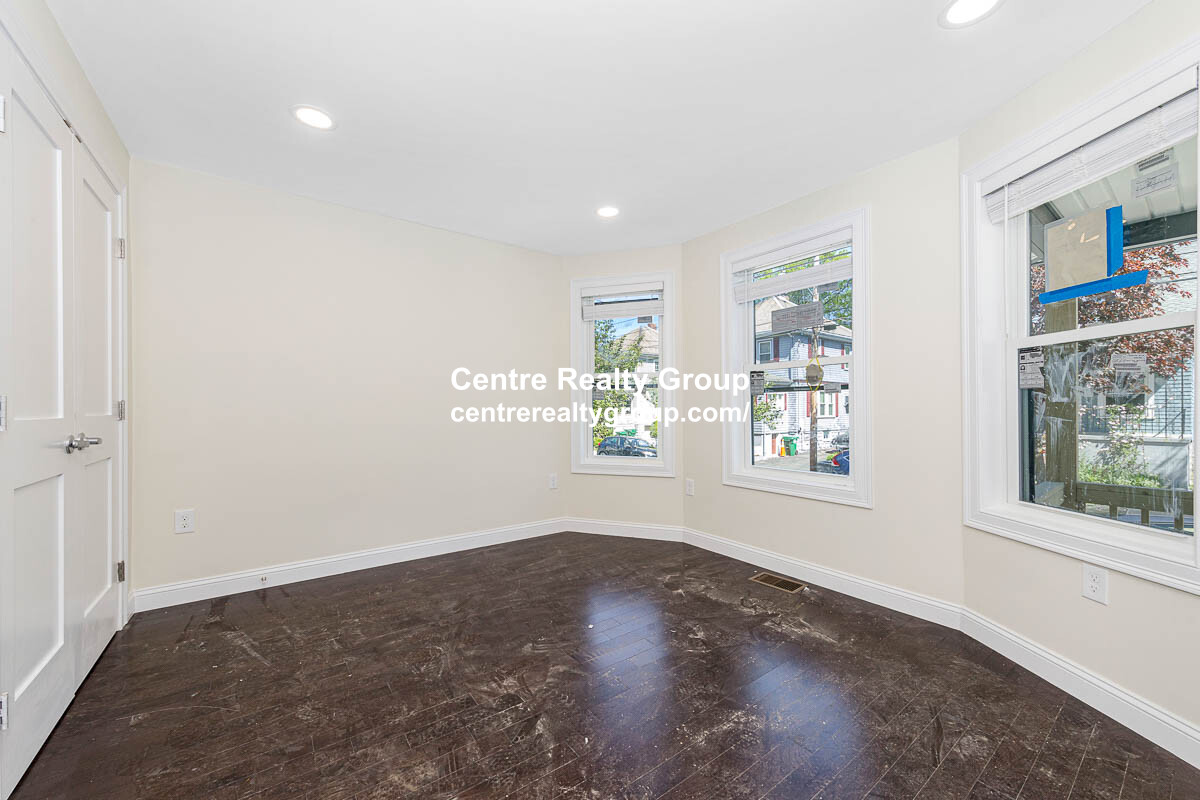 73-75 Lexington St, Waltham